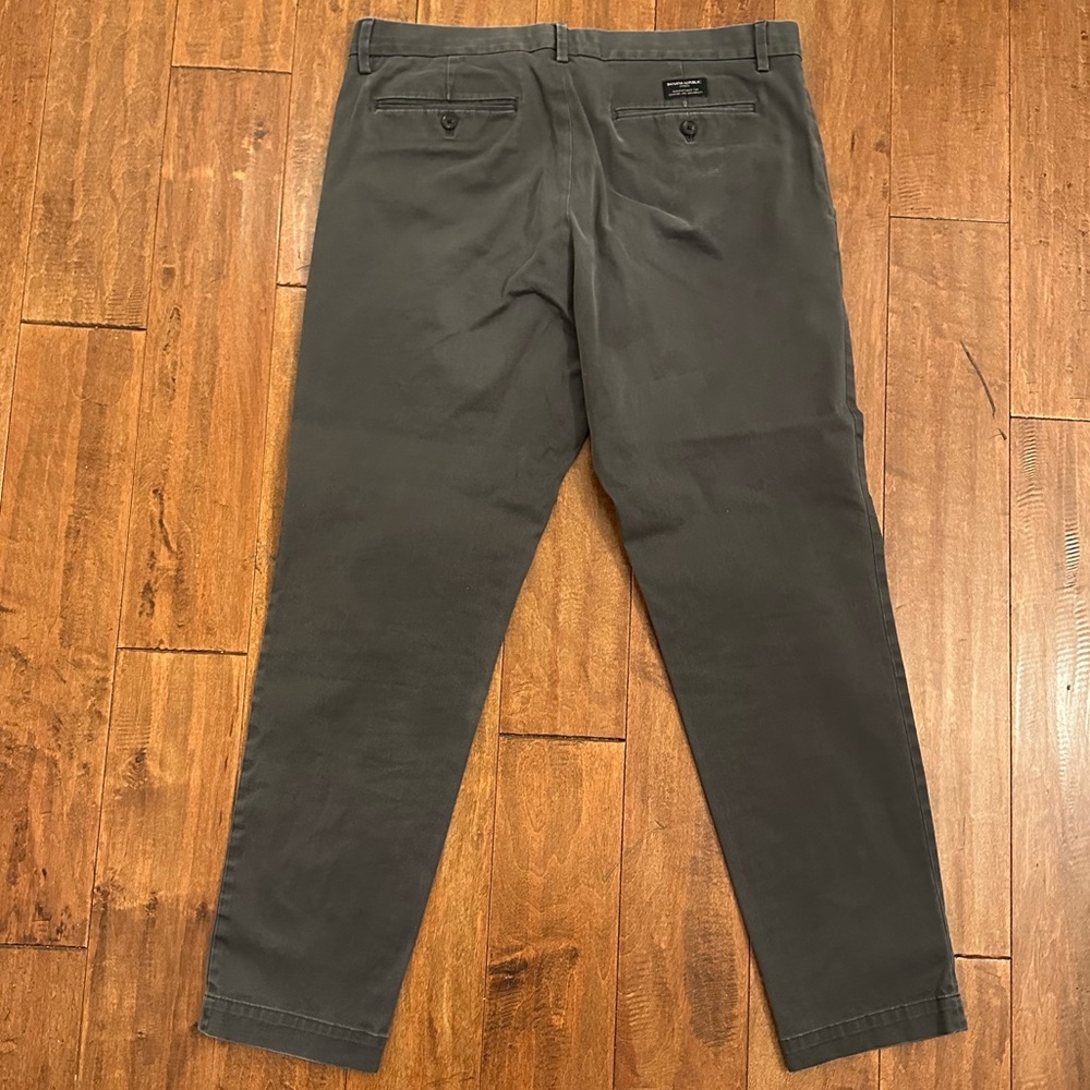 Banana Republic Gray Rapid Movement Tapered Fit Chinos Sz 36x32 - Picture 2 of 11